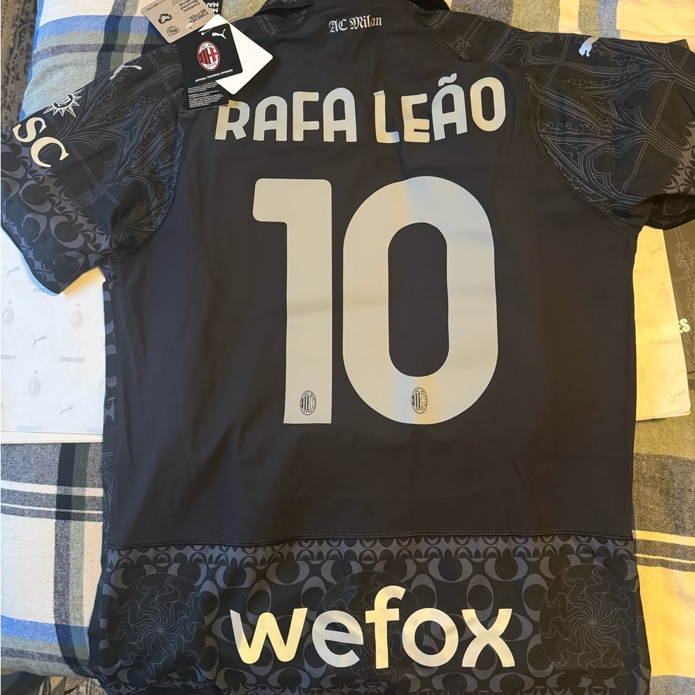 Brand New Unworn | Fits like a medium |